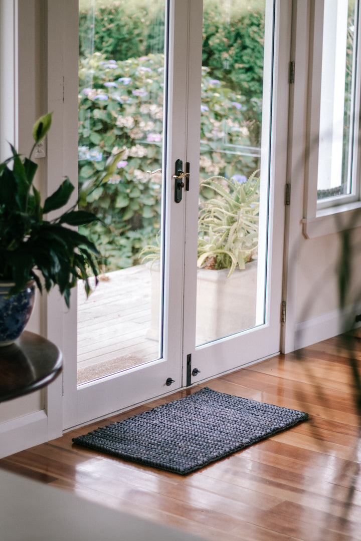Garcia | Jute Rug Thick Tail - Dark Grey | Shut the Front Door
