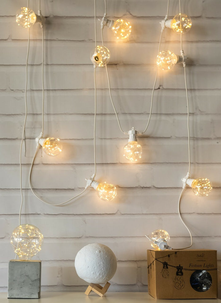 Stellar Haus | Festoons Sphere Twinkle 5m - White | Shut the Front Door
