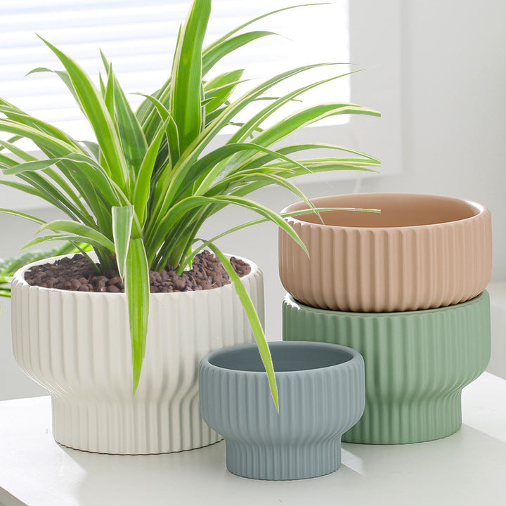 Garcia | Elton Ceramic Planter Small - White | Shut the Front Door