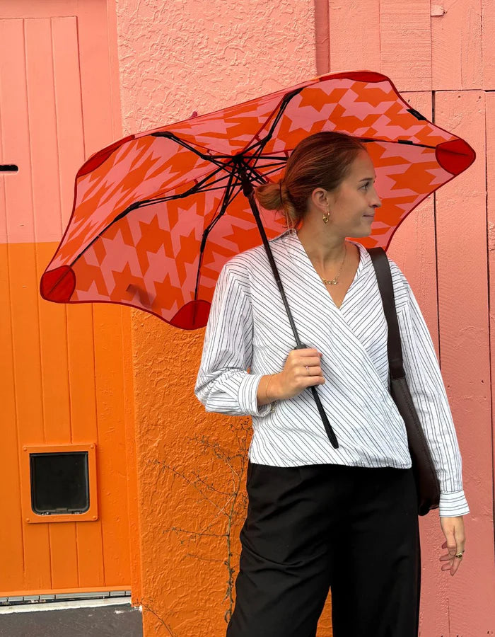 Blunt | Blunt Umbrella Metro - Houndstooth Candy | Shut the Front Door