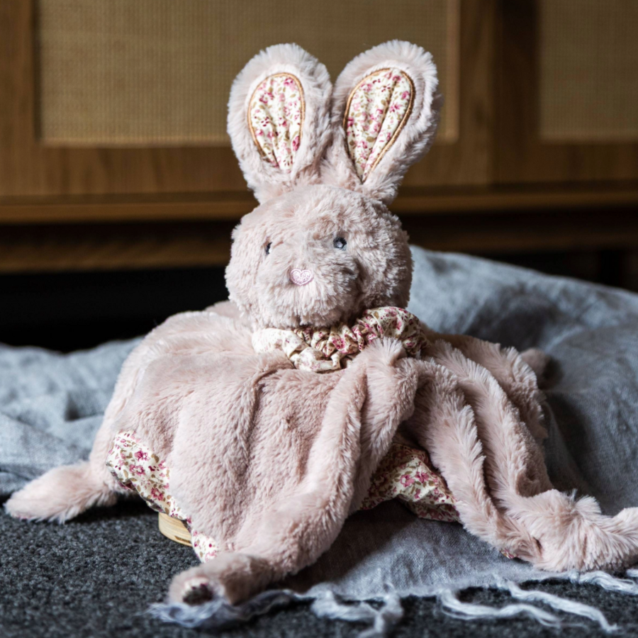 Lily and George | Bailee Ball Comforter | Shut the Front Door