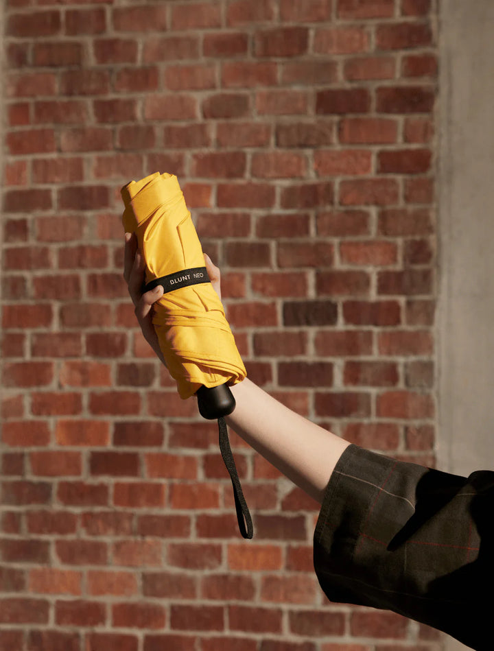 Blunt | Umbrella Blunt Neo Citrus Yellow | Shut the Front Door