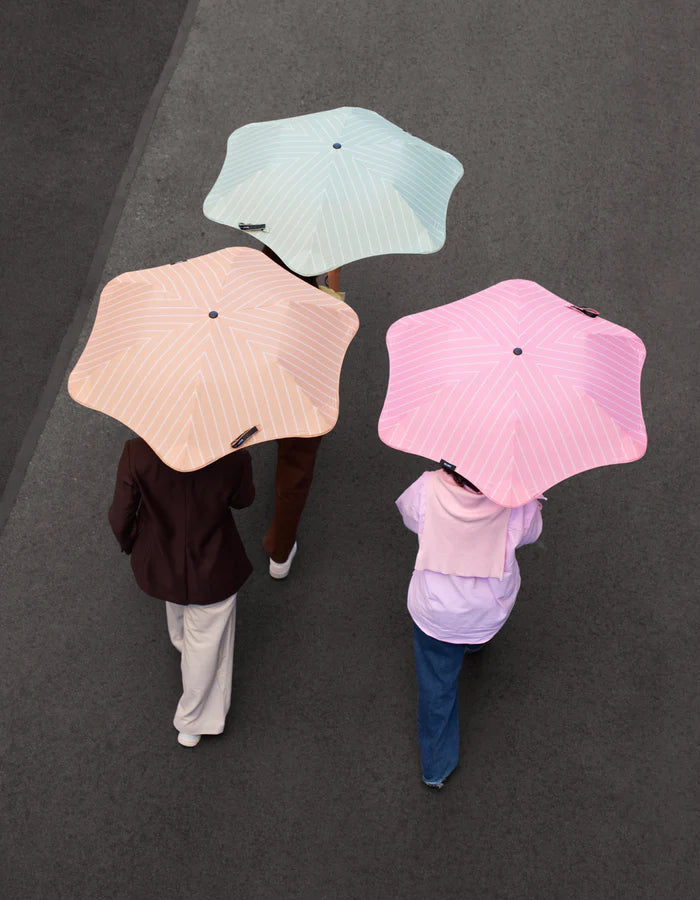 Blunt | Blunt Umbrella Metro Strawberry | Shut the Front Door