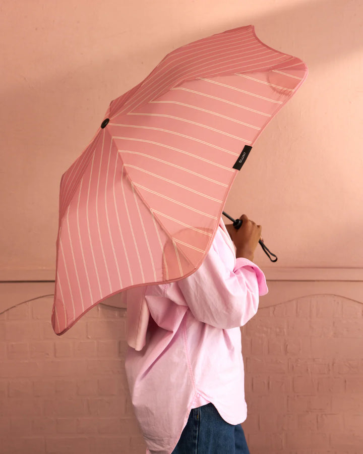 Blunt | Blunt Umbrella Metro Strawberry | Shut the Front Door
