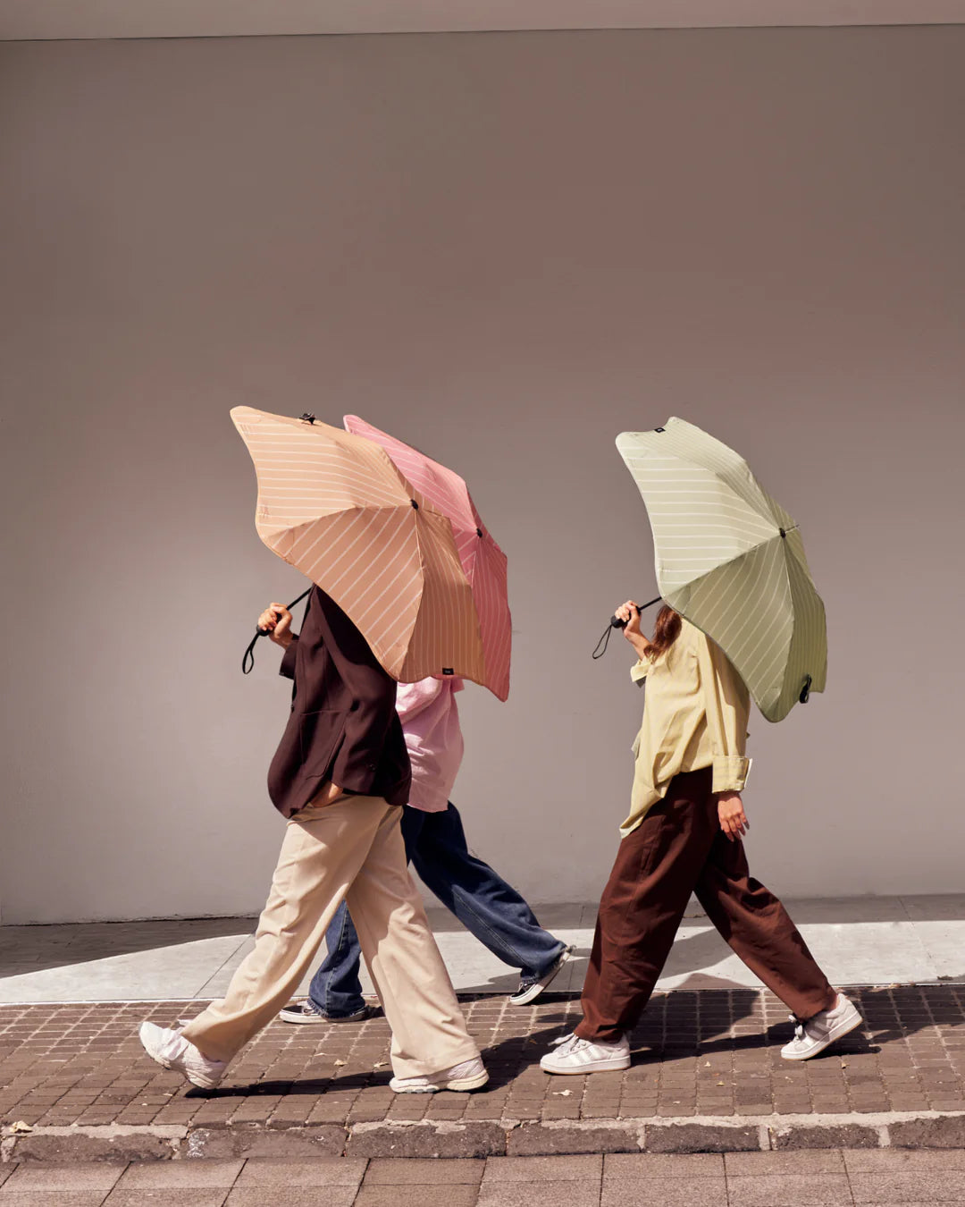 Blunt | Blunt Umbrella Metro Strawberry | Shut the Front Door
