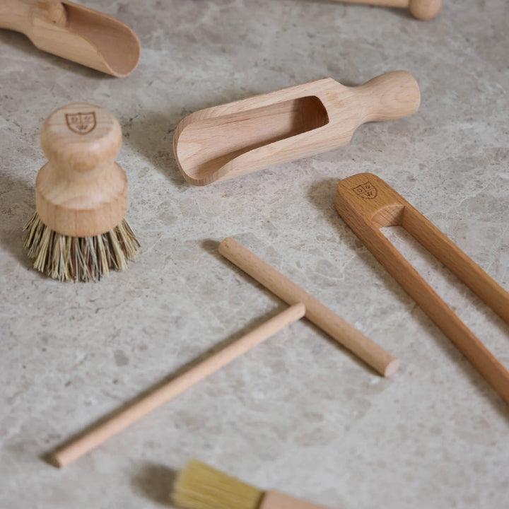 Heritage Magnetic  Beechwood Toast Tongs