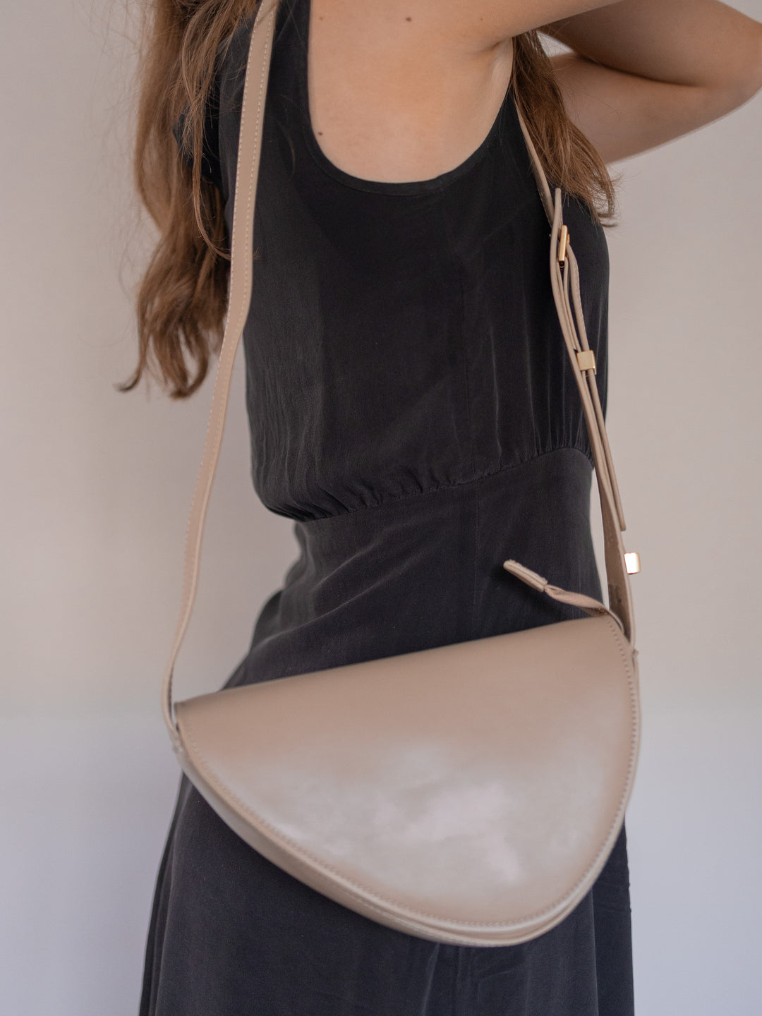 Antigone | Sandy Handbag - Coffee | Shut the Front Door