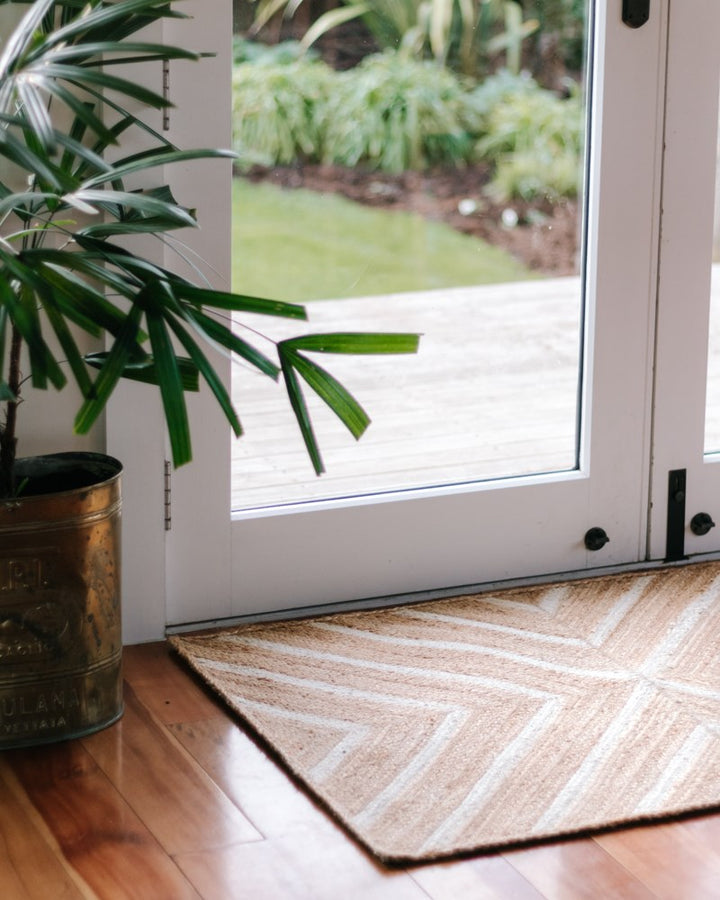 Garcia | Chevron Jute Mat - White - 80 x 120 cm | Shut the Front Door