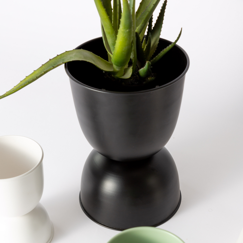 Garcia | Domes Metal Planter Medium - Black | Shut the Front Door